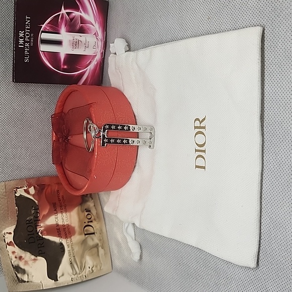 AUTHENTIC ('D) DIOR KEY Keychain W/ DUST BAG + SKINCARE - Picture 1 of 7